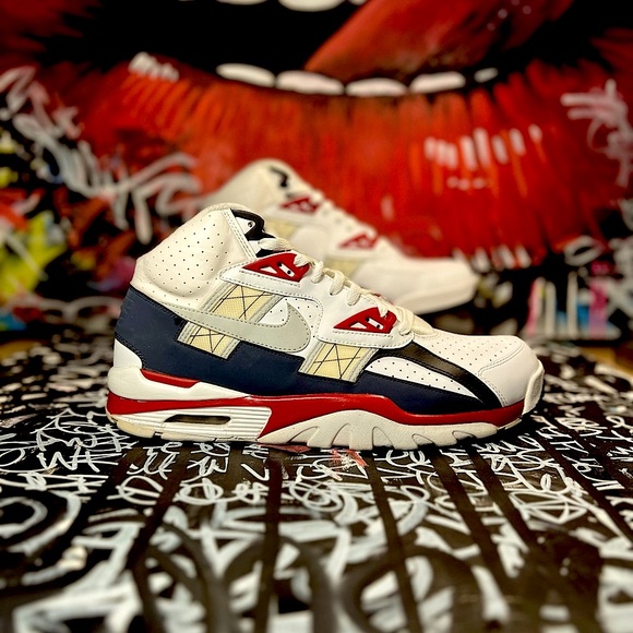 Other - NIKE || AIR TRAINER 2 || RARE CRIMSON